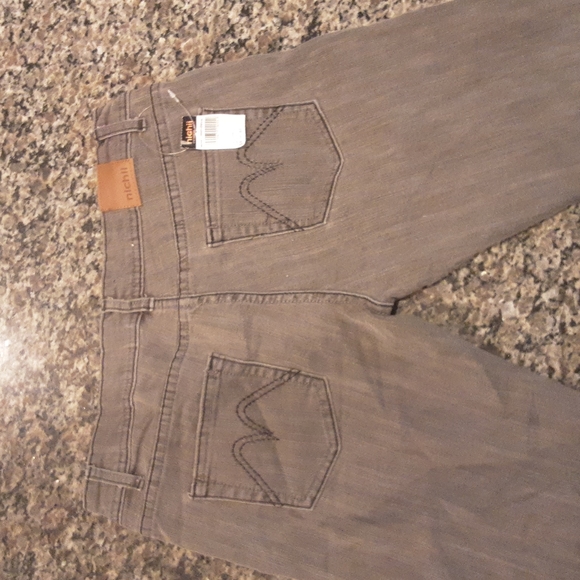 Nichii Denim Capris - Picture 5 of 7